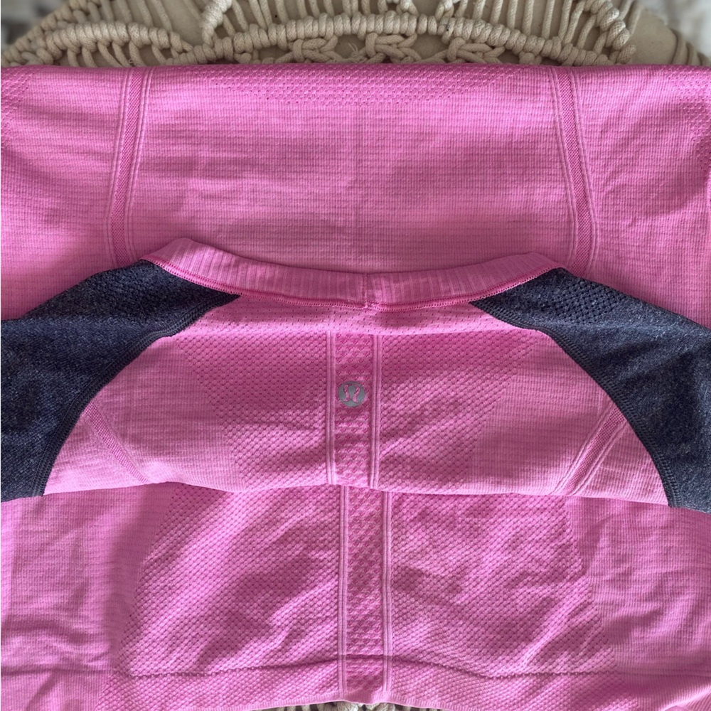 Lululemon tshirt. Excellent condition